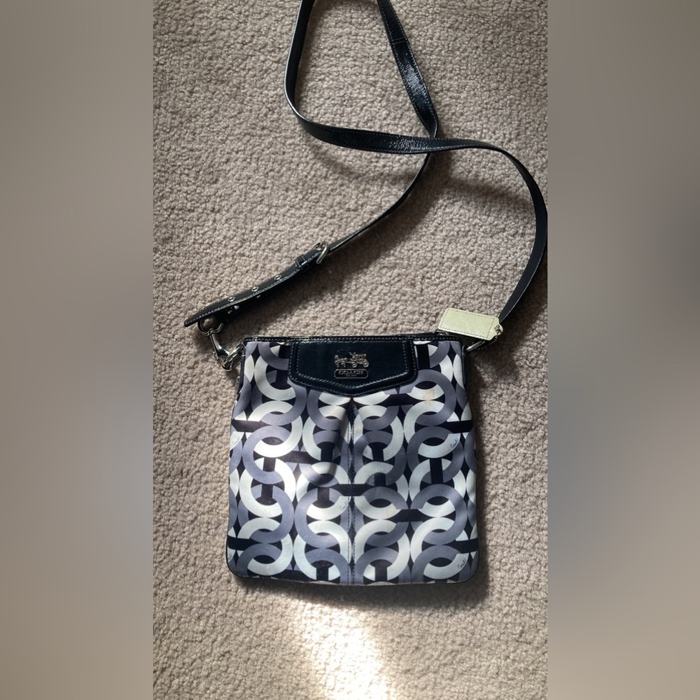 Hand Bag - Picture 2 of 4
